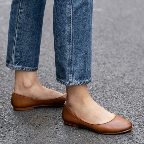 [Thursday] Toffee Brown Feliz Leather Round Toe Everyday Ballet Flats Size 5.5 - Picture 1 of 12